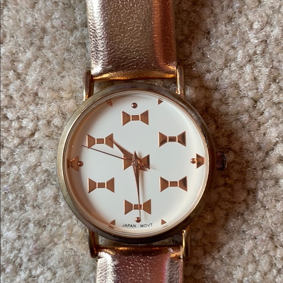 Rose gold bow watch from Francesca’s - Picture 4 of 7